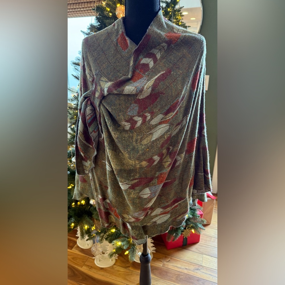 Cashmere reversible wrap with loop closure.